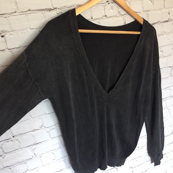 Callahan Anthropologie Soft V-Back Sweatshirt - Picture 16 of 16